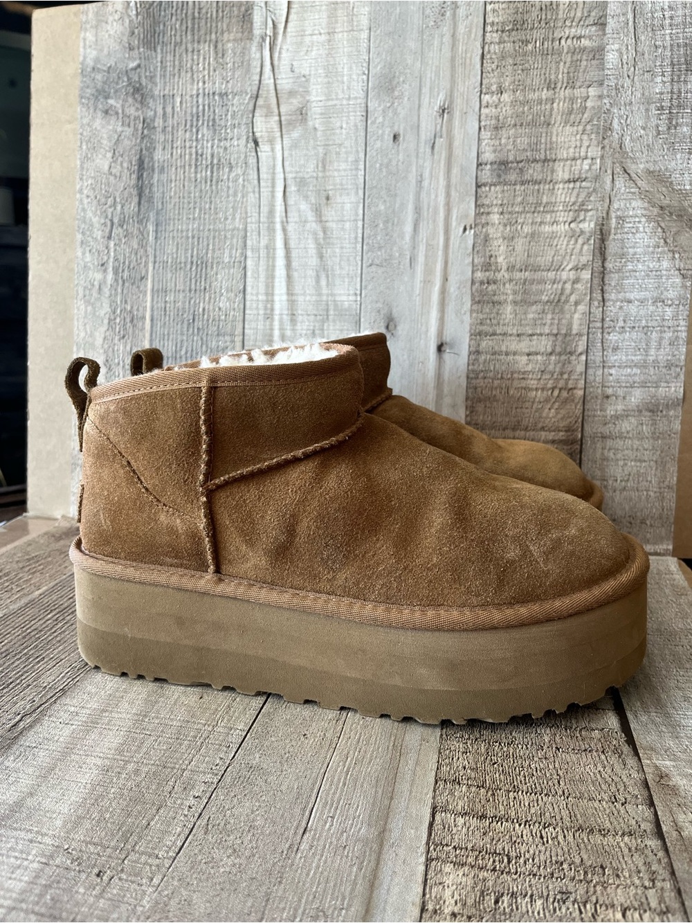 Ugg Classic Ultra Mini Platform Women’s size 8